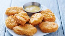 Εταιρεία κάνει δώρο κοτομπουκιές για 1 χρόνο και $10.000!