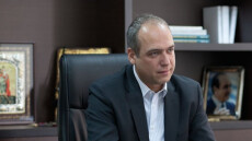 Μπουτσικάκης στον ΘΕΜΑ 104,6: «Τα κλειστά κέντρα είναι προς όφελος των νησιωτών»