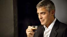 «Στενοχωρεμένος» ο Τζορτζ Κλούνεϊ για την αποκάλυψη ότι παιδιά μαζεύουν σπόρους καφέ για εταιρεία που διαφημίζει