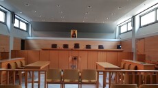Χαμός στο Ειρηνοδικείο Τρικάλων: «Αρπάχτηκαν» οι δικηγόροι