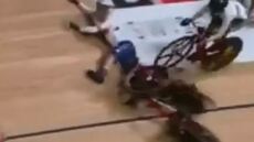Τρομακτικό ατύχημα σε αγώνα ποδηλασίας: Δείτε την τρομακτική στιγμή της καραμπόλας