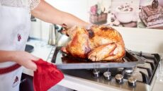 Κορωνοϊος: Εξαπλώνεται μέσω του φαγητού;