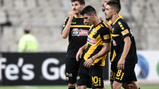 ΑΕΚ: Λόπες και Σιμόες μένουν σπίτι και κάνουν... challenge με ρολό χαρτιού