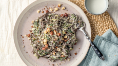 Σπαγγέτι φαγόπυρου με σπανάκι, ανθότυρο και τρίμμα φουντουκιού