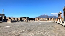 Πόσους τουρίστες αντέχει η Ιταλία;  Μετά την Φοντάνα ντι Τρέβι, κλειστός αριθμός επισκεπτών θα ισχύσει και στην Πομπηία