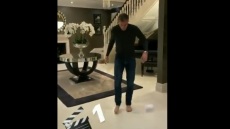 Βίντεο - Viral: Το αποτυχημένο stayhomechallenge του Κάραγκερ με το ρολό χαρτί