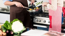 Κορωνοϊός: 7 συμβουλές για το μαγείρεμα από τον ΕΟΔΥ