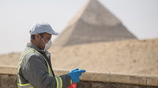 Κορωνοϊός – Αίγυπτος: Απολυμάνθηκε η περιοχή με τις Πυραμίδες