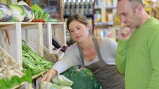 Κορωνοϊός: Πρέπει να καθαρίζουμε τα προϊόντα που αγοράζουμε από το σούπερ μάρκετ;