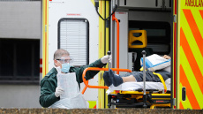 Κορωνοϊός στη Βρετανία: Μεγαλώνει διαρκώς ο τραγικός κατάλογος - 953 νεκροί ανακοινώθηκαν σήμερα