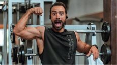 Σάκης Τανιμανίδης: Θυμήθηκε τότε που φίλαγε στο μάγουλο τη γιαγιά από τη Μογγολία  