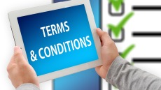 Online αγορές: Τα προσυμπληρωμένα «κουτάκια» απαγορεύονται ρητά, υπενθυμίζει το υπ. Ανάπτυξης