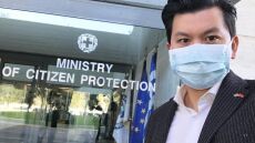 Ορέστης Τσανγκ: Στο υπουργείο Προστασίας του Πολίτη για μια δωρεά κατά του κορωνοϊού 
