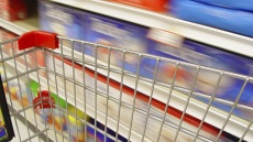 Βίντεο δείχνει πως μεταφέρουμε τα μικρόβια από το σούπερ μάρκετ