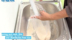 Kορωνοϊός: ΑΤΜ ρυζιού στο Βιετνάμ για όσους έχουν ανάγκη