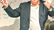 Ηλίας Μόσιαλος: Πρέπει να ανησυχούμε για δεύτερη πανδημία από νέα γρίπη των χοίρων;