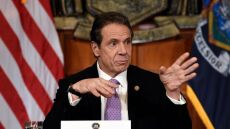 Νέος μπελάς για Κουόμο: Ισχυρισμοί πως «χούφτωσε» βοηθό του μέσα στο κυβερνητικό μέγαρο