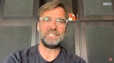 Ο Κλοπ εξηγεί γιατί δεν θα τον δει ποτέ ο κόσμος με σακάκι στον πάγκο