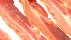 Κυκλοφορούν αυτοκόλλητα με άρωμα μπέικον που σε βοηθούν να κόψεις… το κρέας