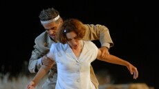 Το Φεστιβάλ Αθηνών προβάλλει δωρεάν παραστάσεις του στο διαδίκτυο