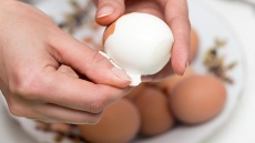 Συνδέονται αβγά, φρούτα και λαχανικά με τον κίνδυνο εγκεφαλικού;