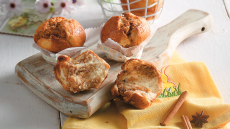 Muffins τσουρεκιού με γέμιση από χουρμάδες και μπαχαρικά