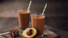 Σοκολατένιο smoothie με αβοκάντο και σπόρους chia