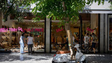 Άρση μέτρων: Ποια καταστήματα ανοίγουν από τη Δευτέρα  - Ωράριο και κανόνες λειτουργίας