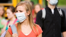 Μάσκα: Πώς να αντιμετωπίσετε τους ερεθισμούς του δέρματος από τη χρήση της