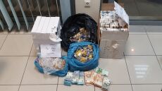 Λαθρεμπόριο τσιγάρων: Μέσα σε χαλιά έκρυβαν χιλιάδες λαθραία καπνικά είδη!