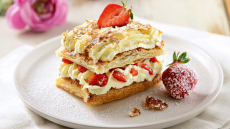 Μιλφέιγ με κρέμα και φράουλες