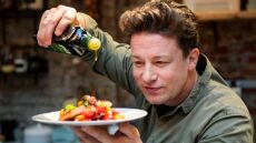 Σεφ σε καραντίνα: Διάσημοι σεφ μαγειρεύουν στο Instagram