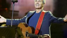 Γιώργος Νταλάρας: Η γυναίκα της ζωής του, τα λάθη του και το τραγούδι που του «έκοψε» η χούντα