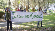 ΗΠΑ: Εισαγγελέας «φρέναρε» τη σύλληψη των δύο ανδρών που δολοφόνησαν τον Αχμάντ Αρμπερί