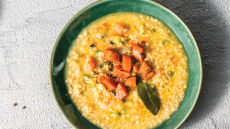 Σούπα με κόκκινες φακές και καρότα γλασέ με πετιμέζι