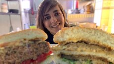 MasterChef: Μήπως η Κατερίνα Λένη είχε δίκιο και η Ντέμη δεν είναι τόσο vegan όσο λέει;