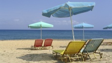 Πώς ανοίγουν καφέ-μπαρ στις οργανωμένες παραλίες