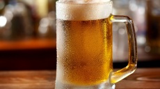 Κορωνοϊός - Γερμανία: 2.600 λίτρα μπίρας μοιράστηκαν δωρεάν από ζυθοποιείο