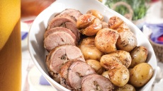 Αρνίσιο μπούτι με ανοιξιάτικες πατάτες