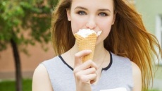 Ψηφίστε: Χωνάκι ή κυπελάκι; Ποιο παγωτό προτιμάτε;