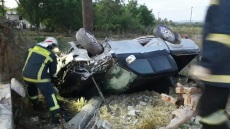 Δείτε φωτογραφίες: Σοβαρό τροχαίο με αγροτικό που έπεσε σε χαντάκι