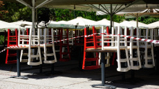 Άρση μέτρων: «Μεγάλο το κόστος των προστατευτικών μέτρων» λέει ο ταμίας των εστιατόρων