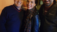 ΘΕΜΑ 104.6: Η Φωτεινή Δάρρα ερμηνεύει το νέο τραγούδι από την εκπομπή «Μεταξύ σοβαρού κι αστείου»