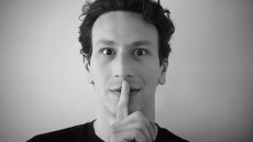 Σίλβια Πλαθ: Το μοναδικό της μυθιστόρημα «ζωντανεύει» στη σκηνή 