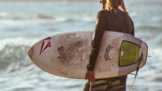 Ο Βασίλης Μίσσας είναι ο πιο κουλ σέρφερ 