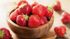 Βίντεο: Πώς να διώξεις τα ζωύφια από τις φράουλες