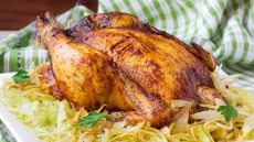 Κόκορας, καπόνι, πουλάδες και κοτόπουλα: τα μυστικά τους στο μαγείρεμα