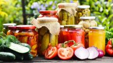 Πώς να αποθηκεύσεις τα καλοκαιρινά φρούτα και λαχανικά για το χειμώνα