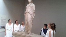 Βρετανικό Μουσείο: Όταν οι σύγχρονες Καρυάτιδες συγκίνησαν με την επίσκεψη στην κλεμμένη αδελφή τους