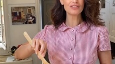 H Δωροθέα Μερκούρη φτιάχνει την απόλυτη καλοκαιρινή συνταγή